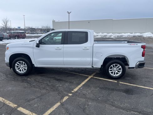 Used 2025 Chevrolet Silverado 1500 LT image 3