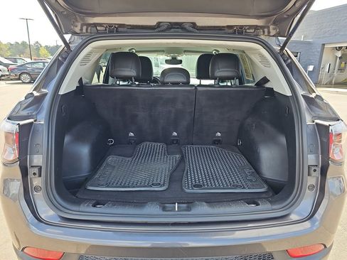 Used 2021 Jeep Compass Latitude FWD image 16