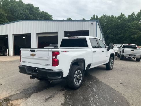Used 2023 Chevrolet Silverado 2500 Custom w/ Custom Value Package AWD/4WD image 5