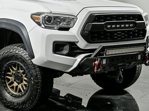 Used 2019 Toyota Tacoma SR w/ SX Package RWD image 2