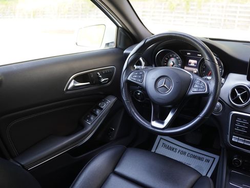 Used 2019 Mercedes-Benz GLA 250 4MATIC image 24