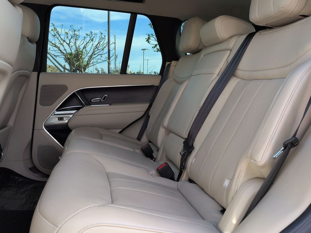 Used 2024 Land Rover Range Rover SE AWD/4WD image 23