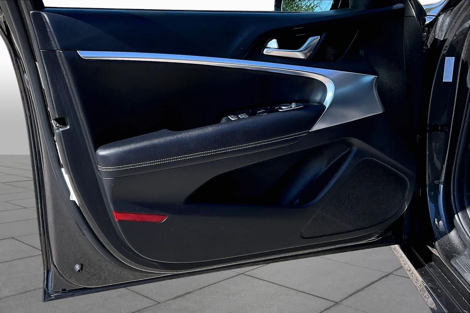 Used 2025 Genesis G70 2.5T RWD image 21