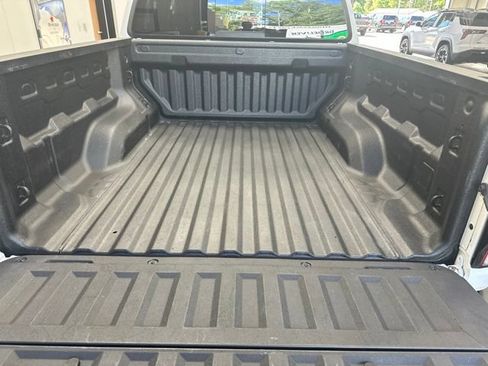 Used 2024 Chevrolet Colorado LT w/ LT Convenience Package II AWD/4WD image 9