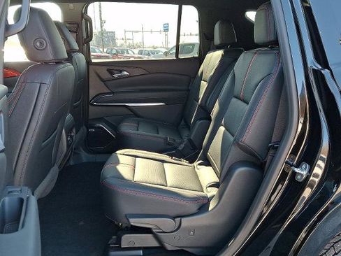 New 2026 Chevrolet Traverse RS w/ LPO, Floor Liner Package image 5