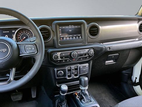 Certified 2023 Jeep Gladiator Sport AWD/4WD image 6