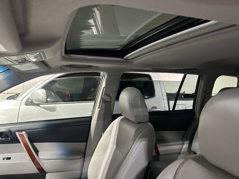 Used 2013 Toyota Highlander Limited image 12