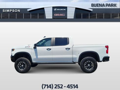 Used 2025 Chevrolet Silverado 1500 ZR2 w/ Technology Package AWD/4WD image 5