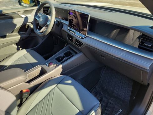 New 2026 Volkswagen Tiguan SE R-Line image 28