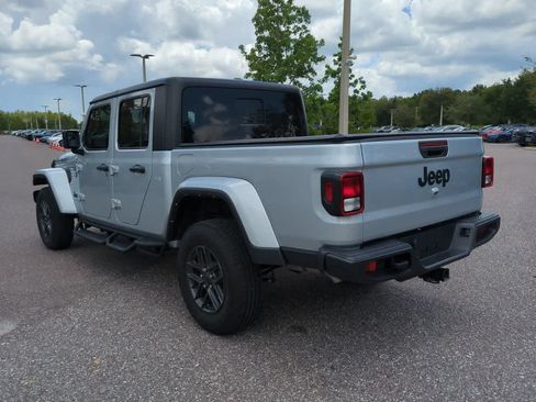 Used 2024 Jeep Gladiator Sport AWD/4WD image 4