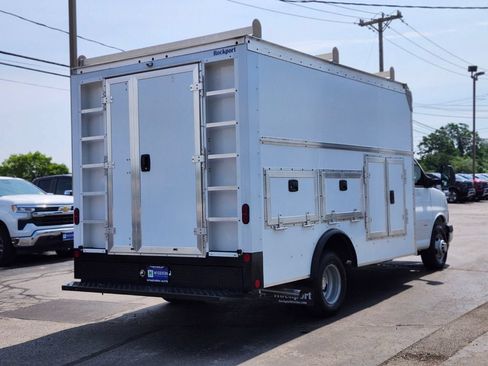 Used 2022 Chevrolet Express 3500 w/ Power Convenience Package RWD image 5