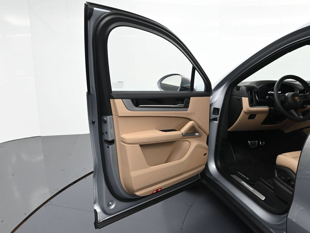 Certified 2026 Porsche Cayenne E-Hybrid Coupe AWD/4WD image 16