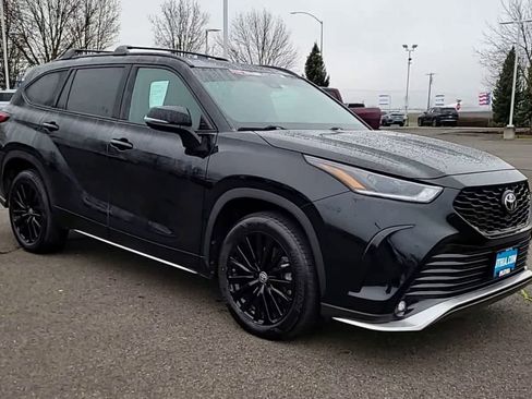 Used 2023 Toyota Highlander XSE image 2
