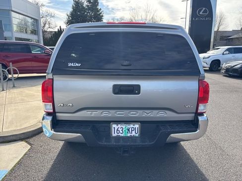 Used 2016 Toyota Tacoma SR5 w/ SR5 Appearance Package (SN) image 8