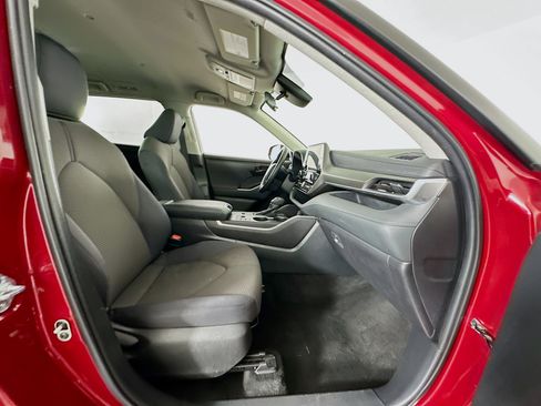 Used 2023 Toyota Highlander LE image 30