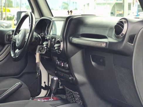 Used 2018 Jeep Wrangler Unlimited Sport S image 20