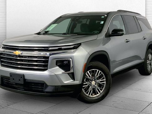 Used 2024 Chevrolet Traverse LT AWD/4WD image 12