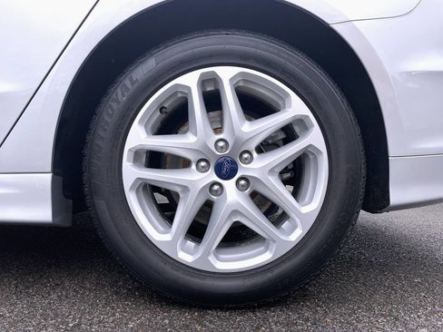 Used 2015 Ford Fusion SE FWD image 12