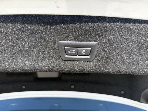 Certified 2025 BMW 330i Sedan w/ Convenience Package RWD image 13