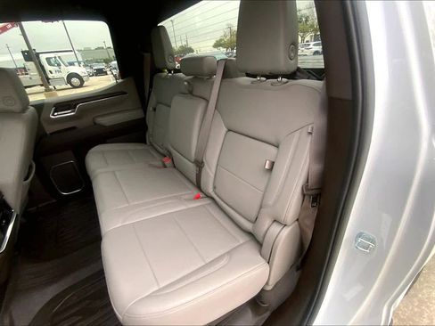 Used 2023 GMC Sierra 1500 SLT image 39