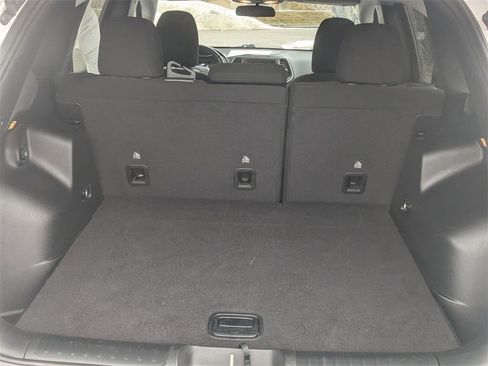 Used 2020 Jeep Cherokee Latitude w/ Cold Weather Group image 28