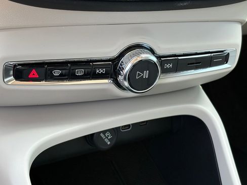 New 2025 Volvo XC40 B5 Plus w/ Protection Package Premier image 14