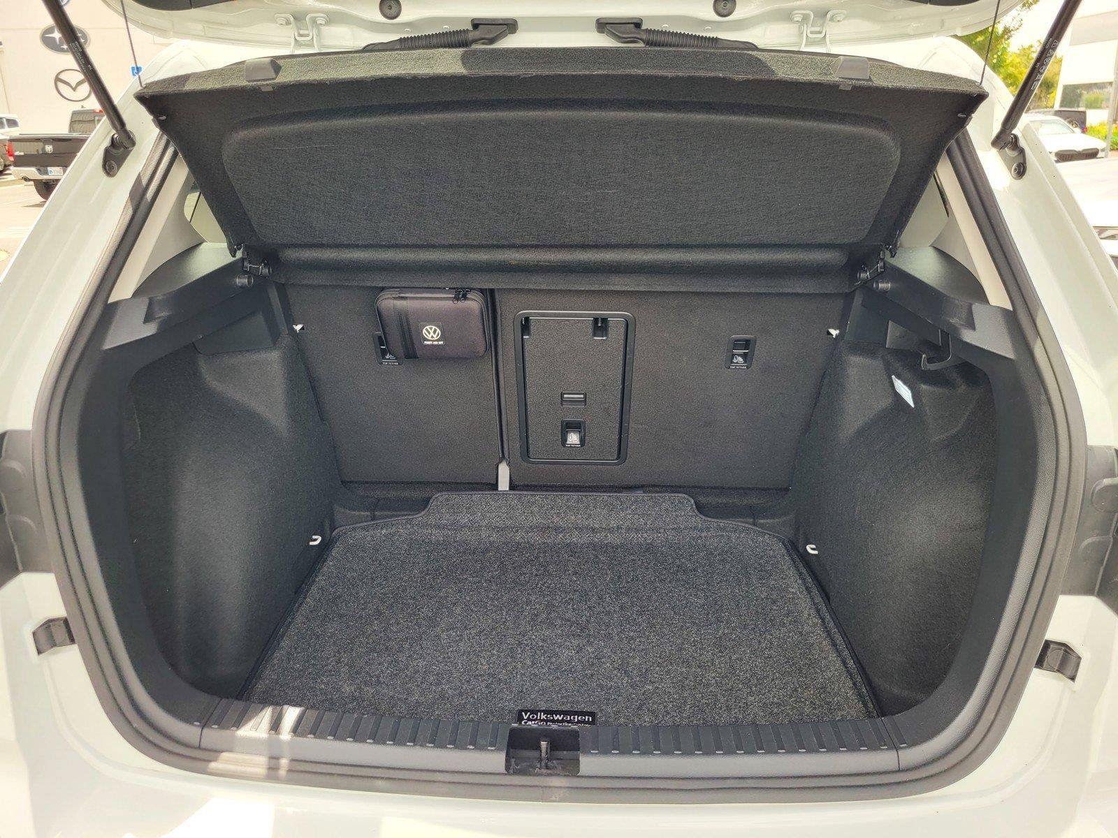 Certified 2025 Volkswagen Taos SE FWD image 35