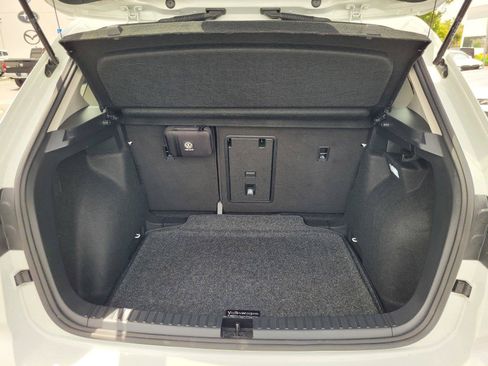 Certified 2025 Volkswagen Taos SE FWD image 35