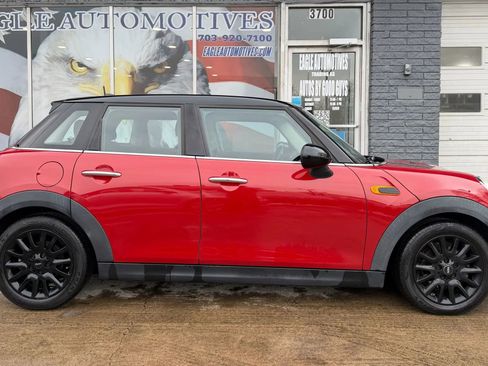 Used 2017 MINI Cooper 4-Door Hardtop image 2