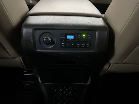 Used 2010 Toyota Sequoia Limited AWD/4WD image 30