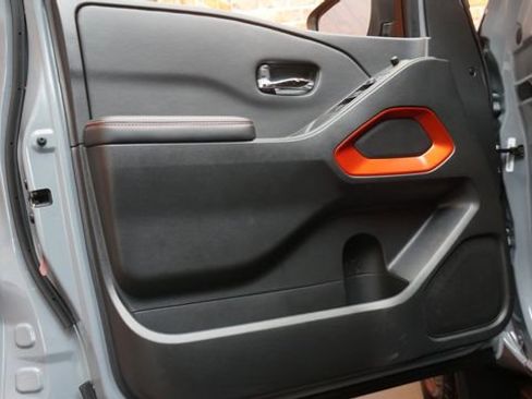 Certified 2025 Nissan Frontier PRO-4X image 32