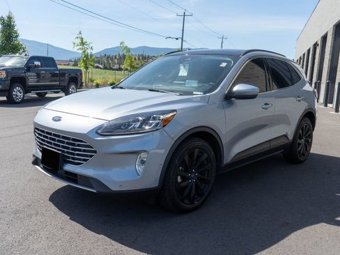 Used 2022 Ford Escape Titanium w/ Titanium Elite Package AWD/4WD image 3