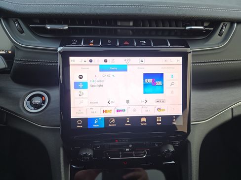 New 2025 Jeep Grand Cherokee L Limited w/ Trailer Tow Package image 12