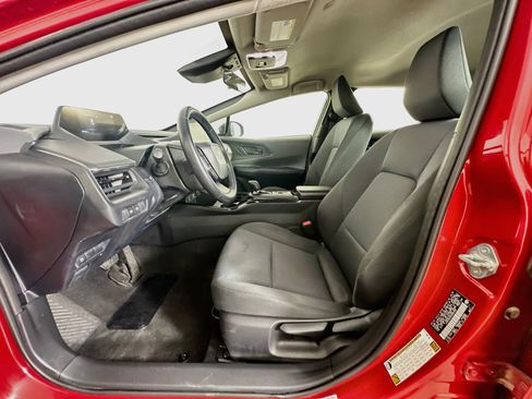 Used 2025 Toyota Prius LE FWD image 13
