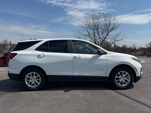 Used 2022 Chevrolet Equinox LS w/ LS Convenience Package image 3