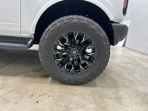 Used 2025 Ford Bronco Outer Banks AWD/4WD image 13