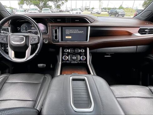 Used 2022 GMC Yukon XL Denali AWD/4WD image 7