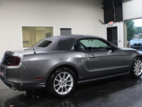 Used 2014 Ford Mustang Convertible RWD image 3