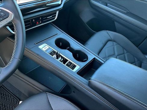 Used 2024 Volkswagen Atlas SE FWD image 18
