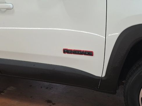 Used 2017 Jeep Renegade Trailhawk AWD/4WD image 9