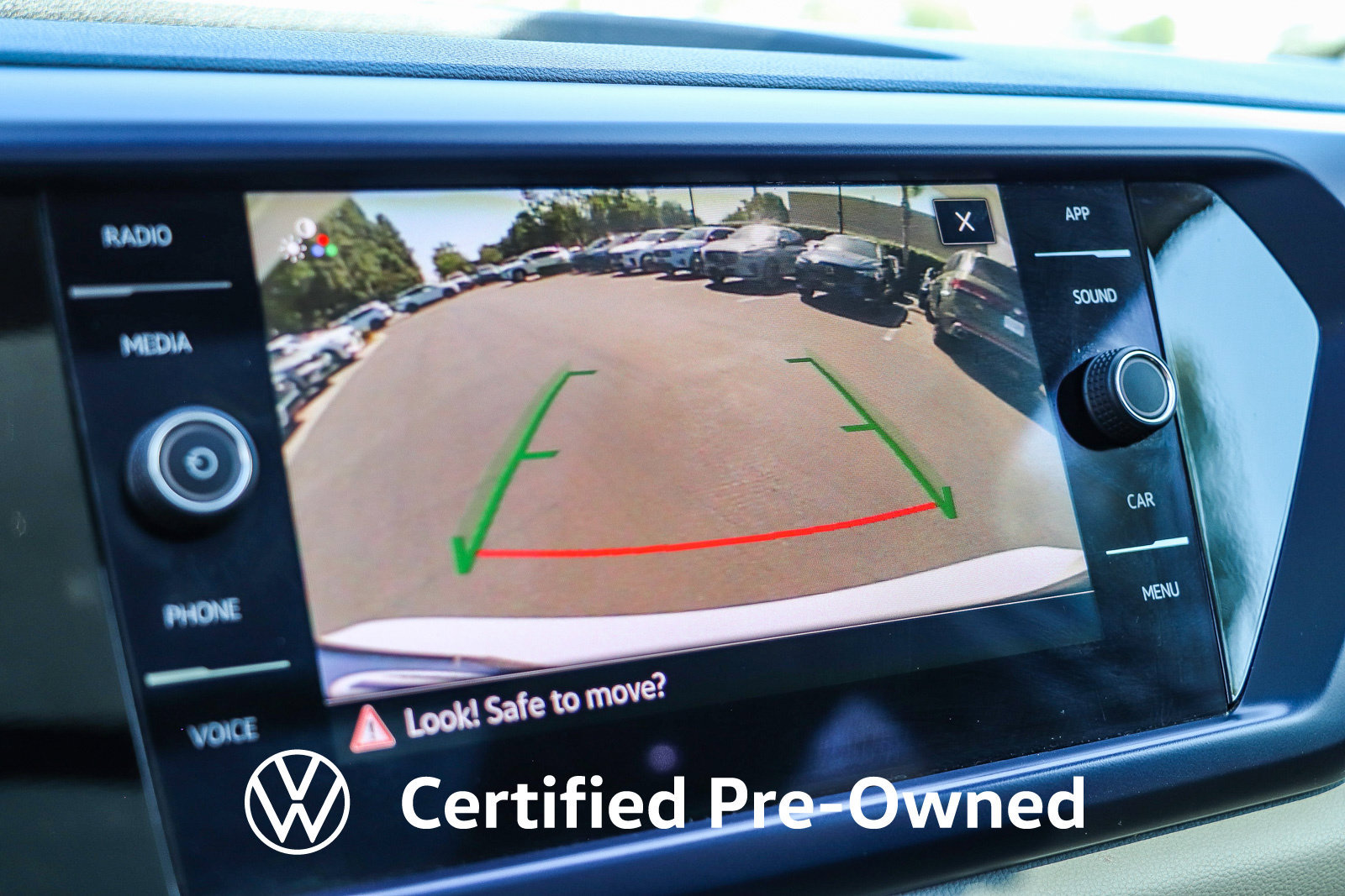 Used 2023 Volkswagen Taos SE w/ Panoramic Sunroof Package FWD image 27