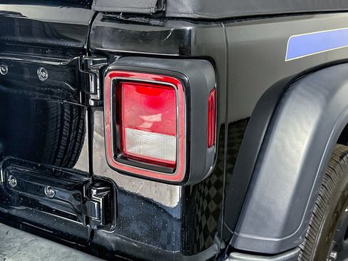 Used 2019 Jeep Wrangler Sport image 32