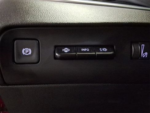 Used 2024 Buick Enclave Premium image 20