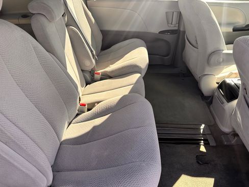 Used 2012 Toyota Sienna LE image 10