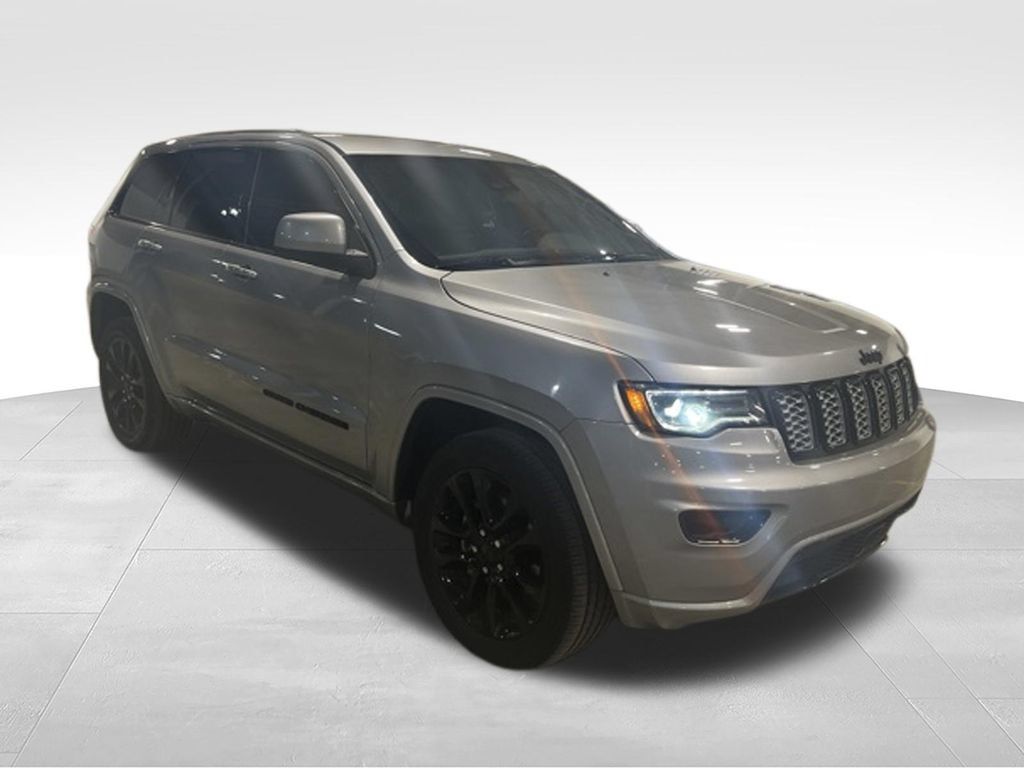 Used 2020 Jeep Grand Cherokee Altitude RWD image 5