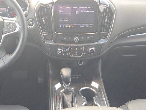 Used 2023 Chevrolet Traverse LT FWD image 18