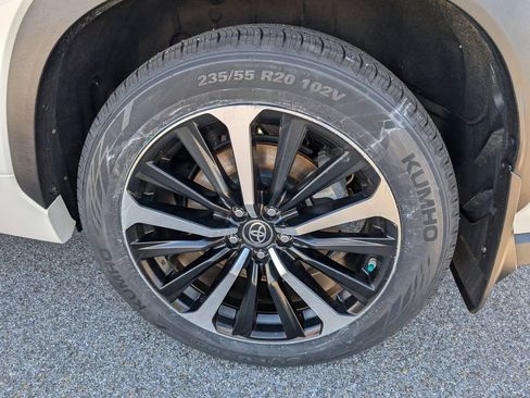 Used 2022 Toyota Highlander XSE image 32