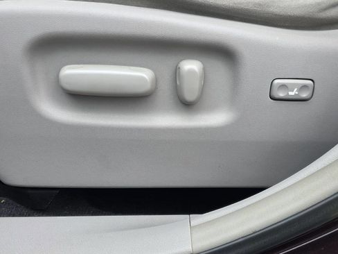 Used 2013 Toyota Highlander Plus image 19