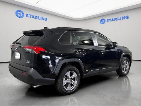 Used 2025 Toyota RAV4 XLE AWD/4WD image 9