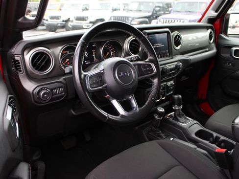 Used 2022 Jeep Wrangler Unlimited Sahara AWD/4WD image 13